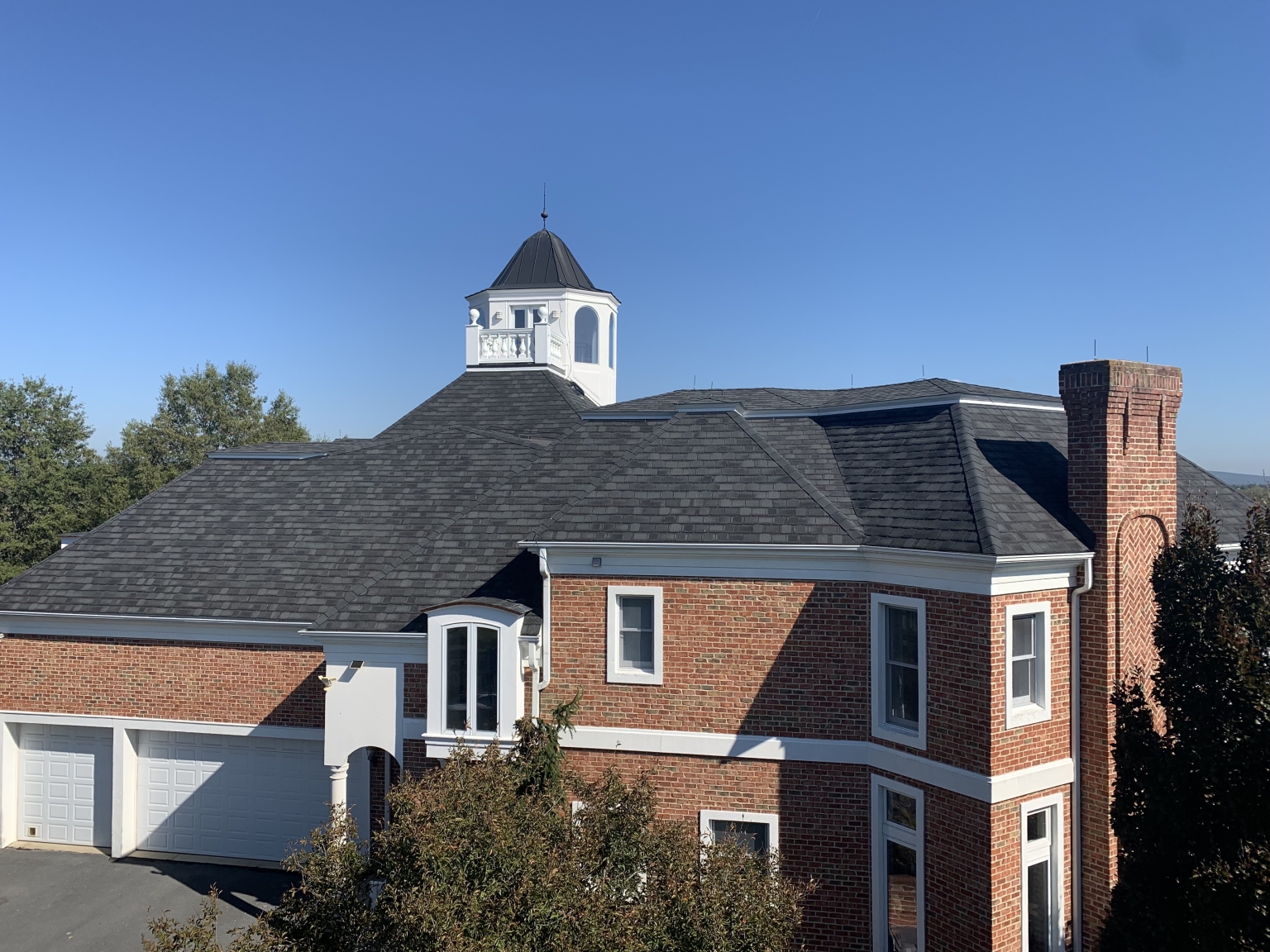 side view of GAF designer shingles on Harrisonburg home.